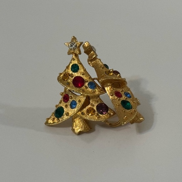 Jewelry - Vintage Christmas Tree Earrings-clip on